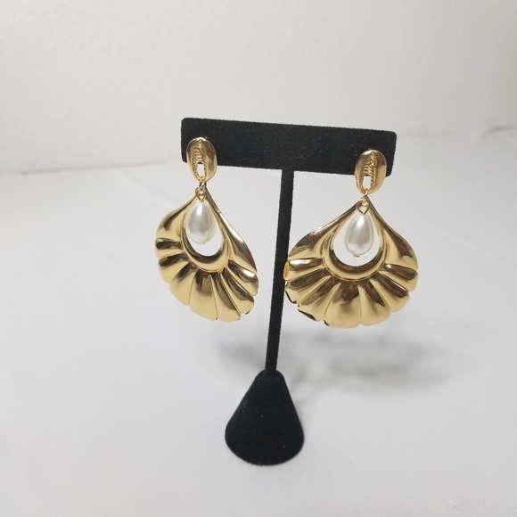 2 For 29 Metallic Earrings NWOT - Picture 2 of 5